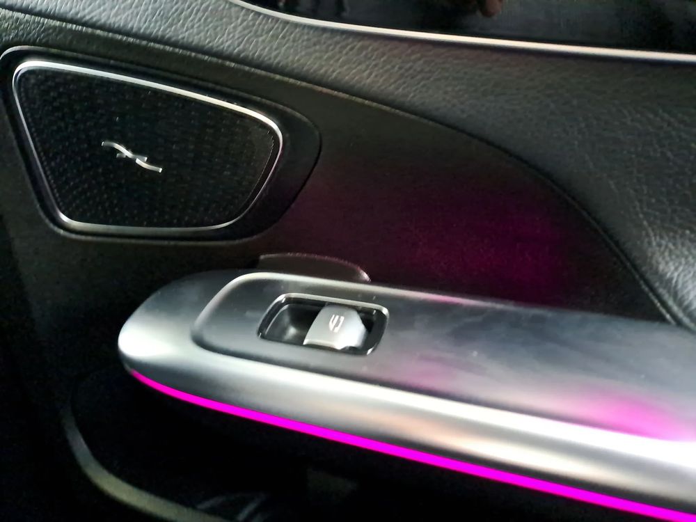 MERCEDES-BENZ KLASA-C C220D mHEV Avangarde Kamera 360 Blind Spot LED Ambiente Nawigacja
