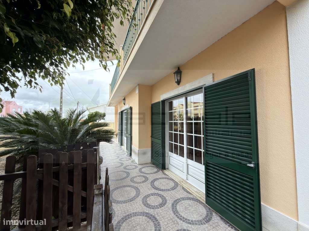 Moradia Isolada T5 com Espaço Exterior e Potencial para Piscina - Grande imagem: 4/20