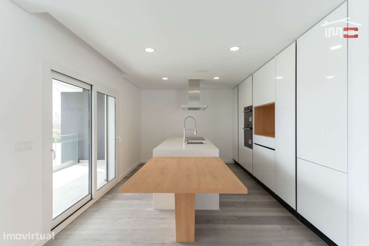 Moradias geminada de excelência a poucos  km da costa da Caparica - Grande imagem: 5/28