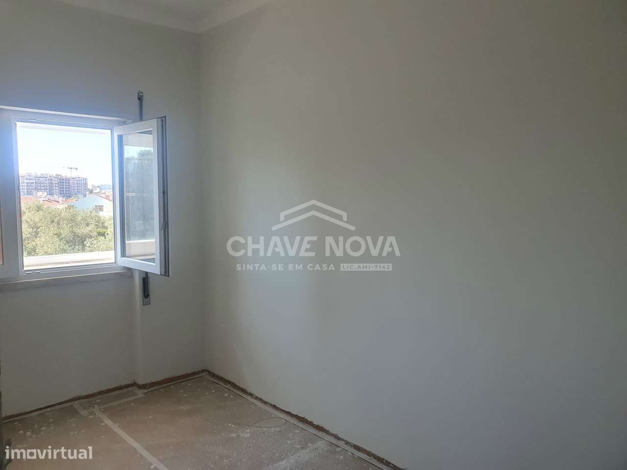 Apartamento T2, localizado no primeiro andar de um prédio Bi-familiar!-7