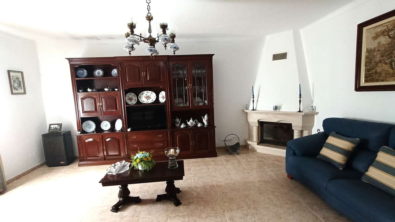 Moradia térrea isolada inserida em lote 2250 m2-9