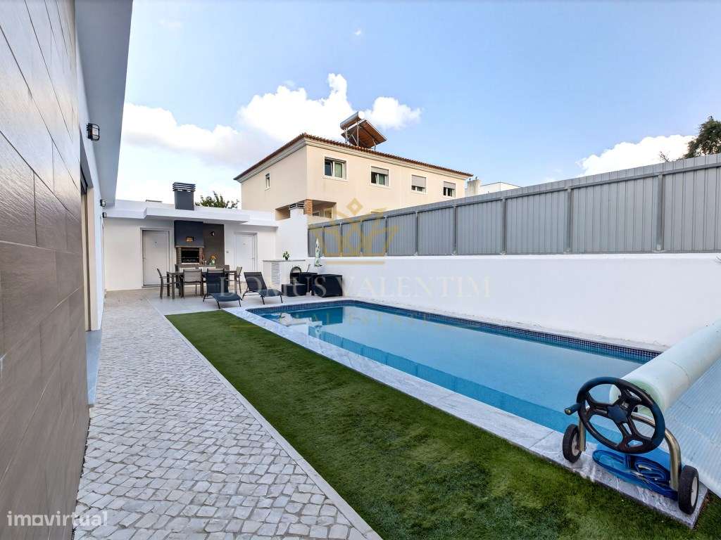 Moradia T4 em Oleiros, Azeitão - Conforto, espaço e tranquilidade!-2