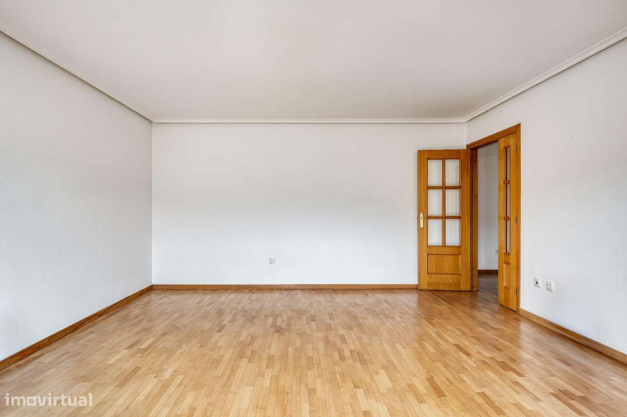 Apartamento T2 na Quinta da Fonte da Prata, Moita | Arrecadação... - Grande imagem: 4/23