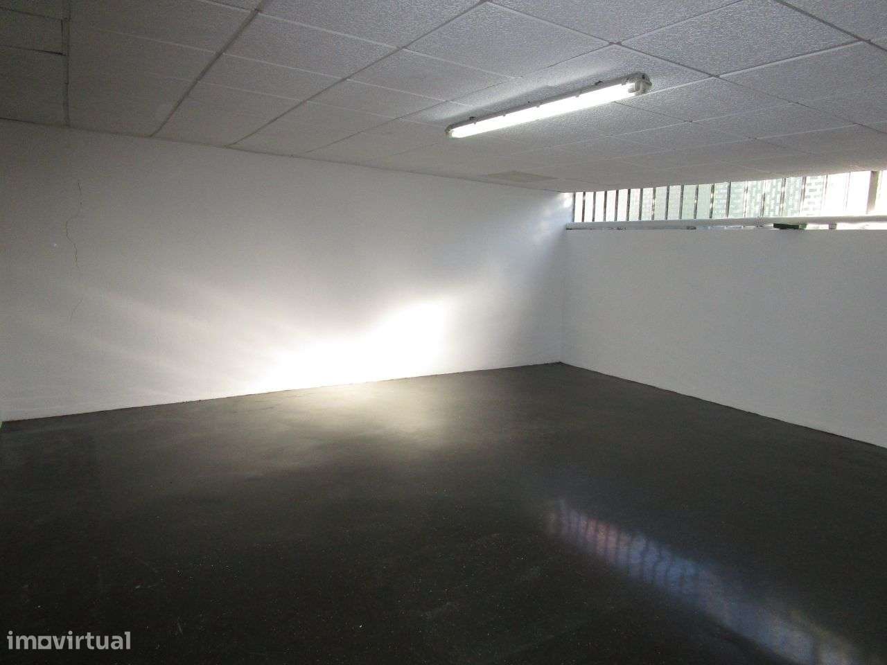 Loja comercial junto a EN1 aos Carvalhos - Grande imagem: 5/8