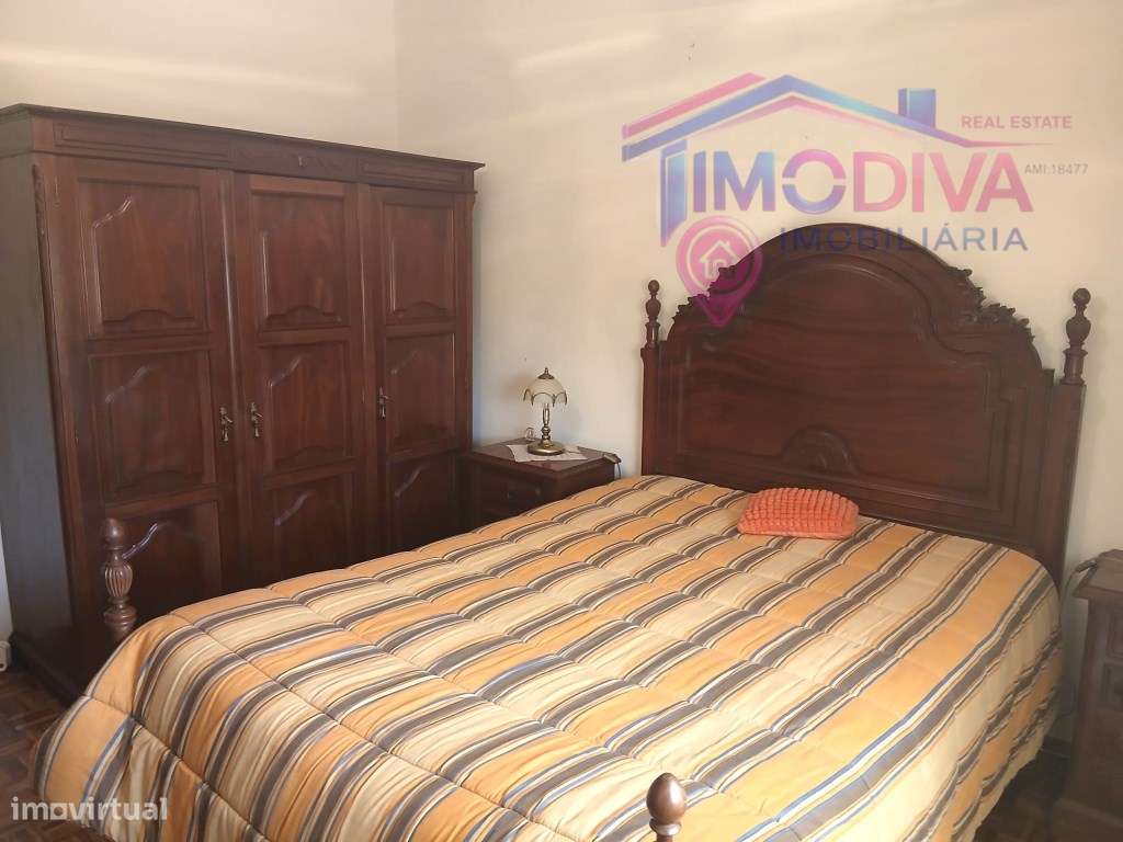 Moradia térrea T4, com churrasqueira e jardim em Arega-16
