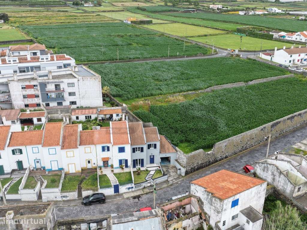 Moradia T4 com Garagem e Quintal nas Calhetas - Ribeira Grande-37