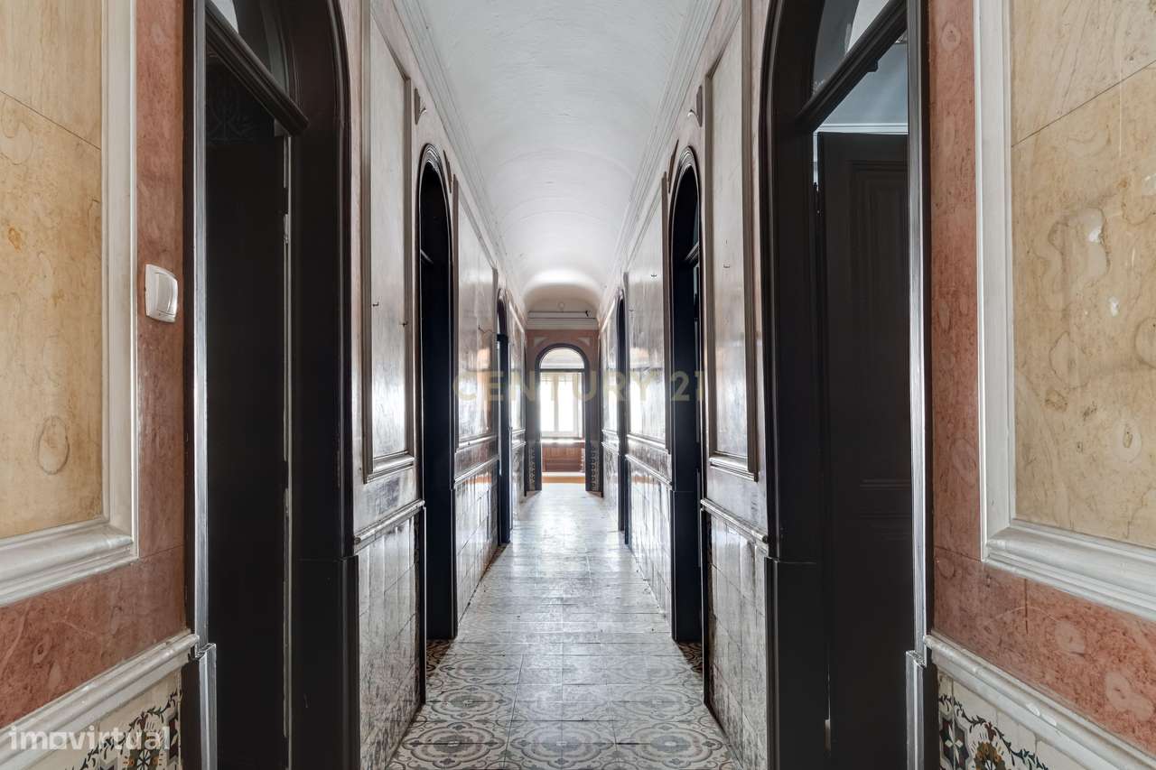 "Exclusiva Moradia Senhorial no Coração Histórico de Évora."-5