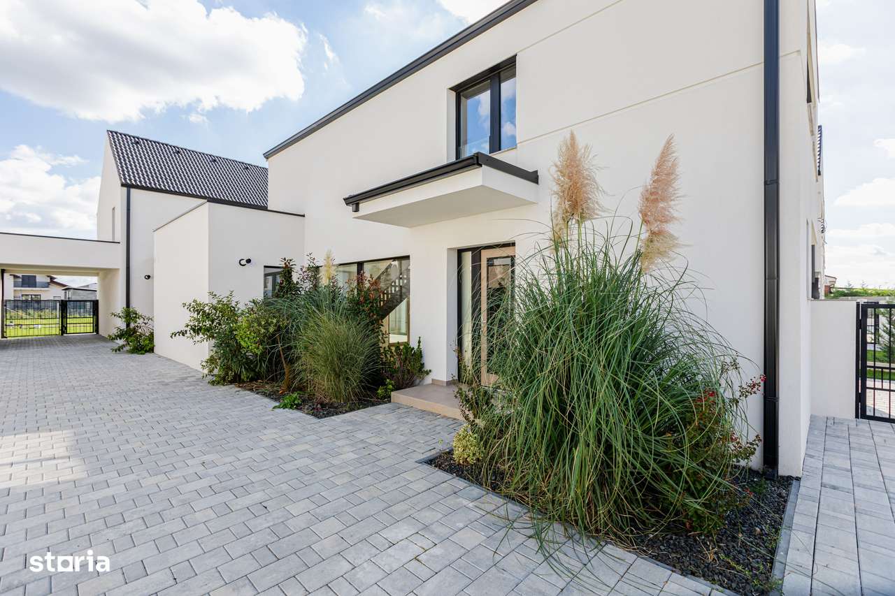 Casa Modernă cu Spații Vitrate Generoase - Imagine principală: 3/20