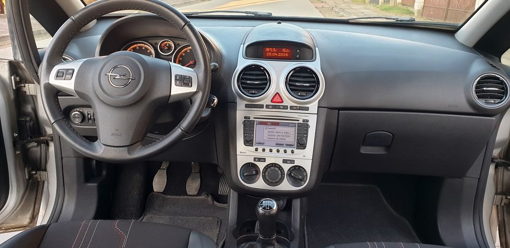 Opel Corsa D 1.4 16V 150 Jahre 2012