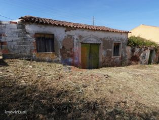 Casa Antiga para restauro com terreno