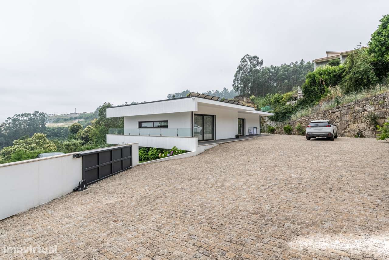 Moradia de Arquitetura Contemporânea com Piscina | Fafe-39