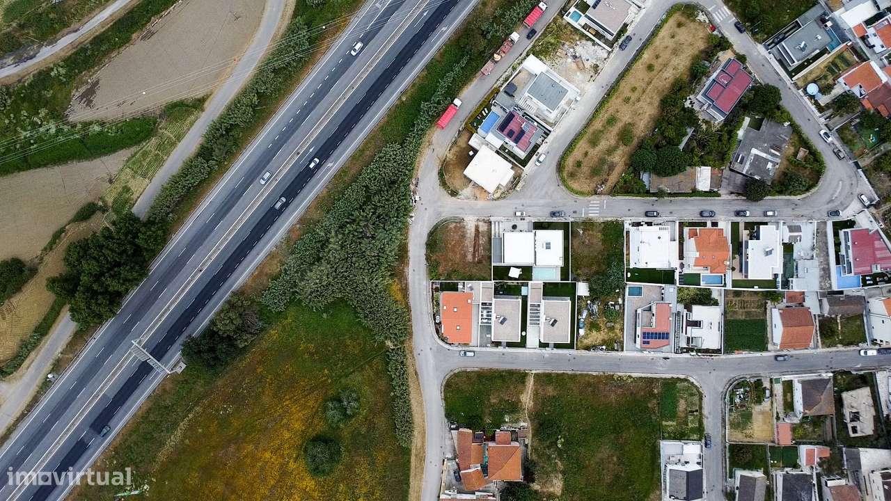 Terreno de Gaveto na Caparica | Oportunidade Exclusiva-11