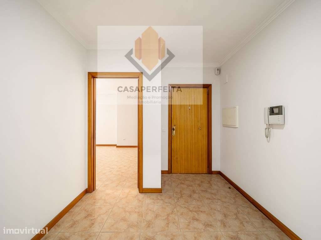 Fabuloso Apartamento T3 de 3 Frentes com Varanda e Box - Avintes-15