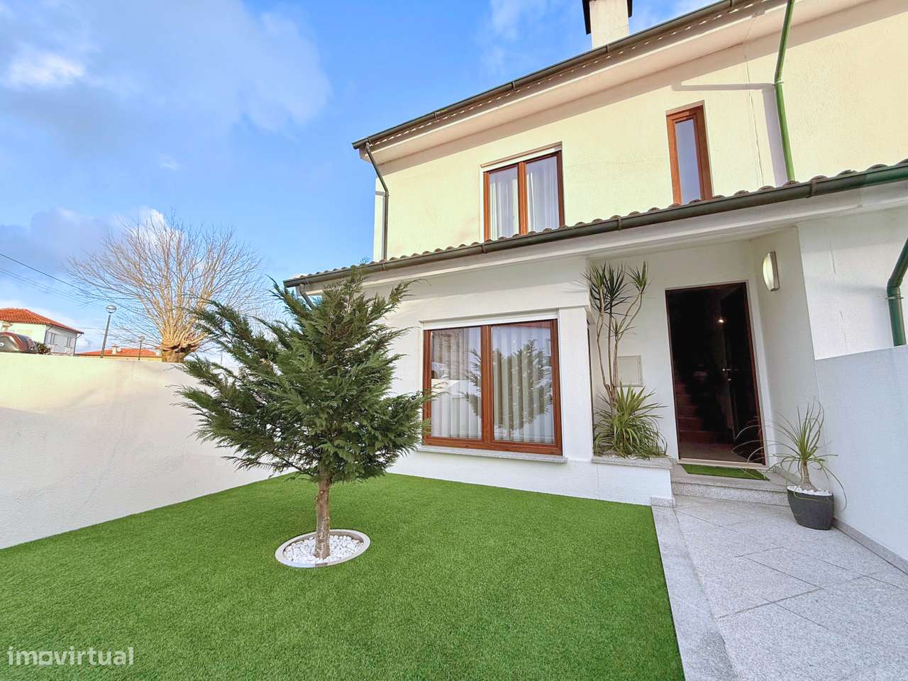 Moradia T3 geminada com jardim em Santa Marta-15