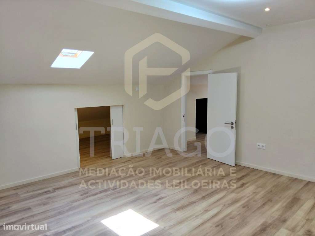 Moradia T2 mais 2 Assoalhadas Centro Benavente - Tudo à Sua Porta-16