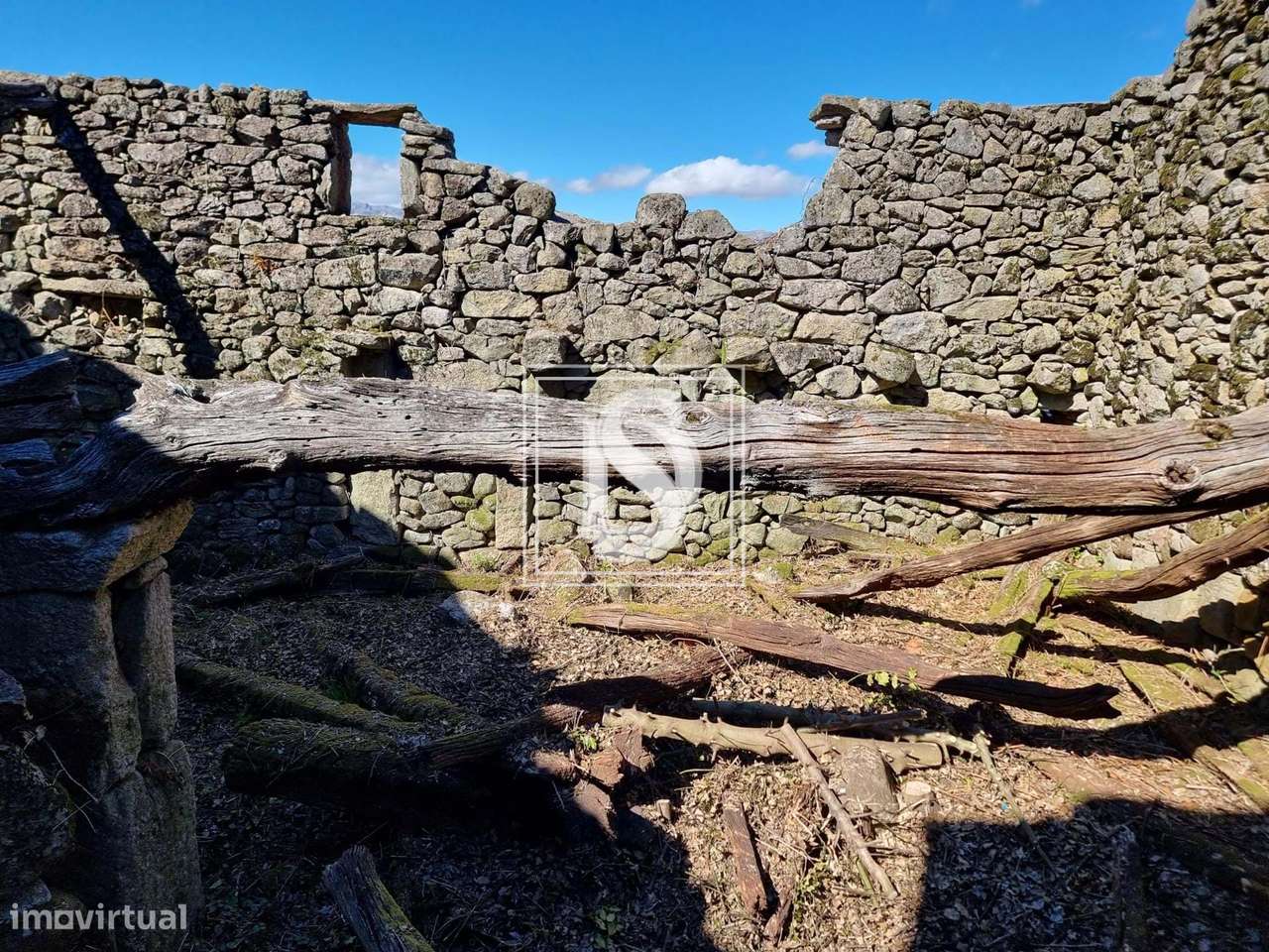 Moradia para Restaurar T3 situada em Campos, UDF de Ruivães e Campos,-22