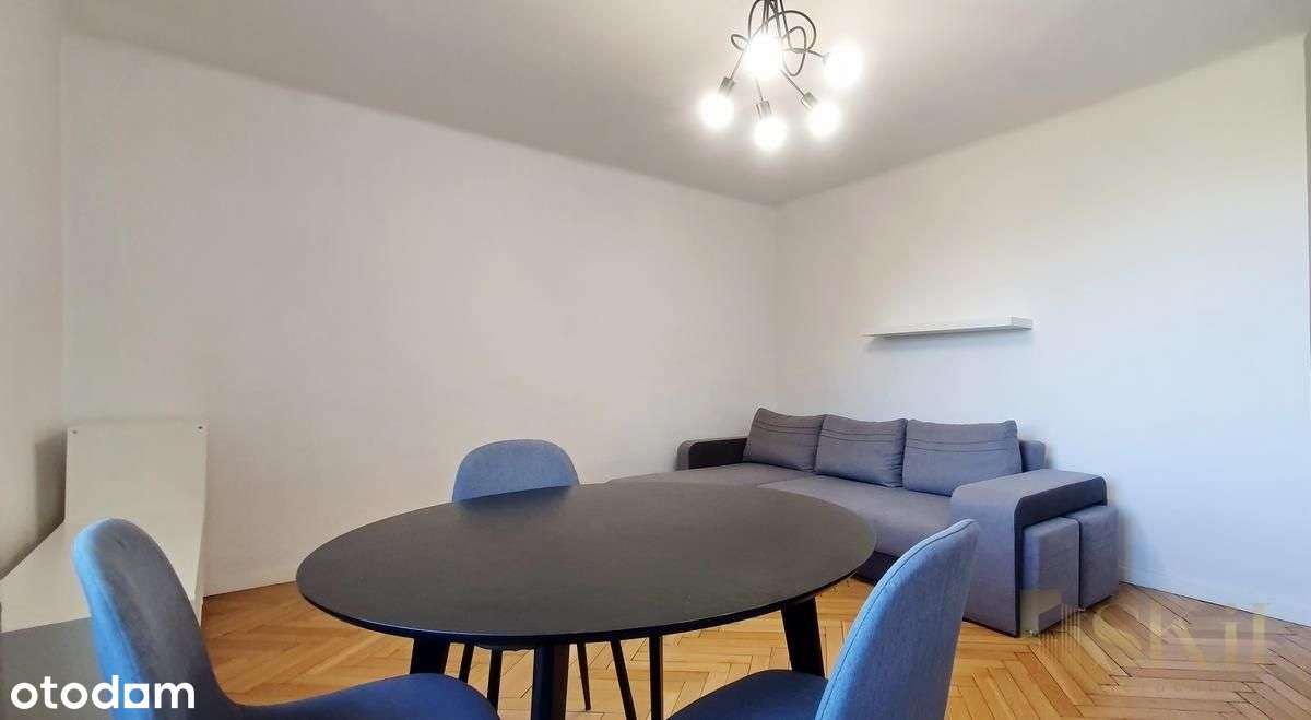 Przy dworcu Łódź Fabryczna, miejsce parkingowe. - Pełny obrazek: 3/14