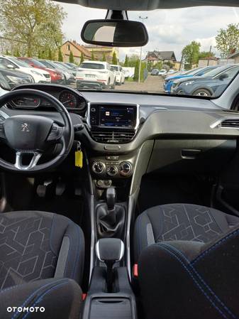 Peugeot 2008 1.2 Pure Tech Style S&S - 16