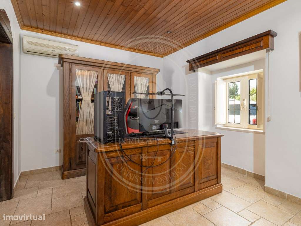 Moradia de Luxo T4+2, Remodelada, Mobilada, Piscina, Salão de Jogos...-14