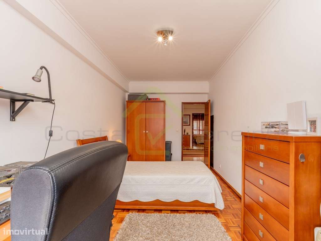 Apartamento T3 com boas áreas e óptima exposição solar-24