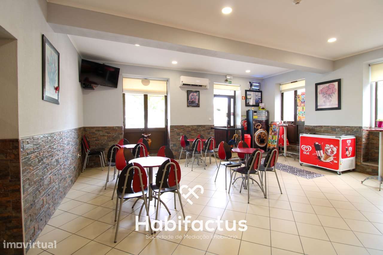 Moradia T5 com comércio em funcionamento em Canas de Santa Maria - Grande imagem: 5/42