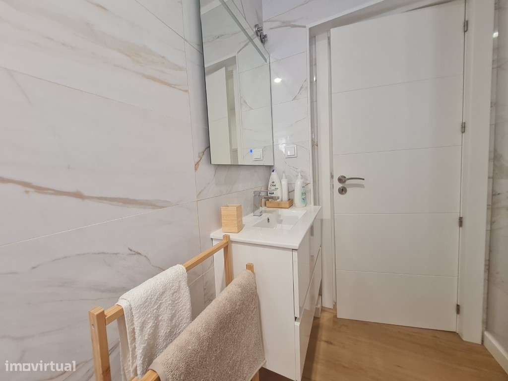 Vende-se T2+1 remodelado no centro-23