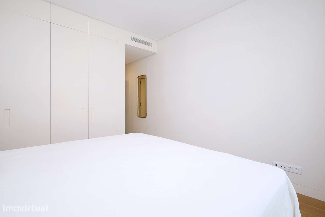 Apartamento T2 - Junto à Av. Liberdade - Totalmente Mobilado - Garagem-29