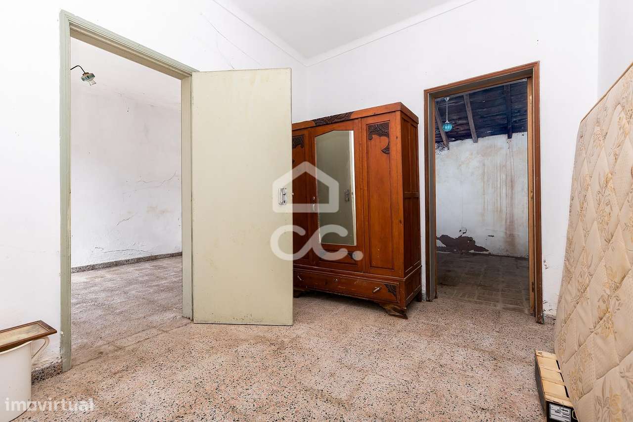 Moradia térrea c/ 311 m² de construção em lote de 1124 m² | Vila de Fr-13