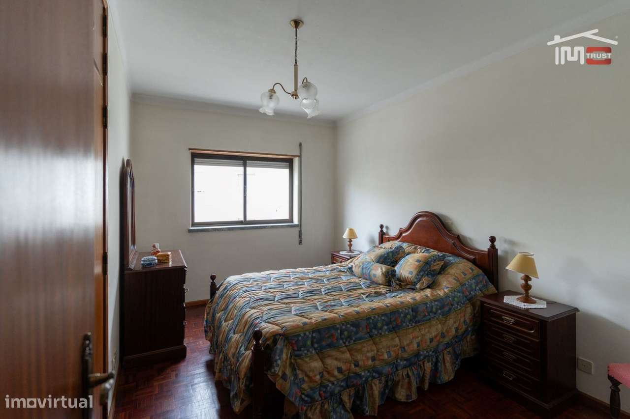 APARTAMENTO T3 MOBILADO COM ELEVADOR, SÓTÃO, LUGAR DE PARQUEAMENTO ... - Grande imagem: 4/30