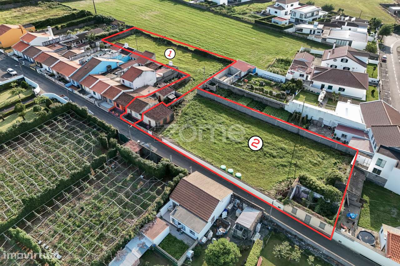 Conjunto Imobiliário com Moradia, Ruína e Terrenos na Ribeira Grande-1