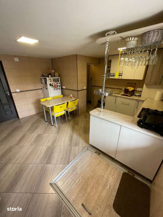 Casa spatioasa, complet mobilata, cu teren generos – Floresti, Praho-10