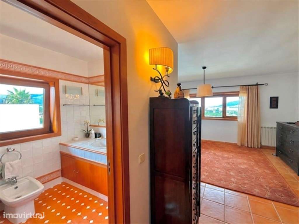 Exclusiva Moradia Independente T4 com Piscina e Lote Adicional | Se...-2