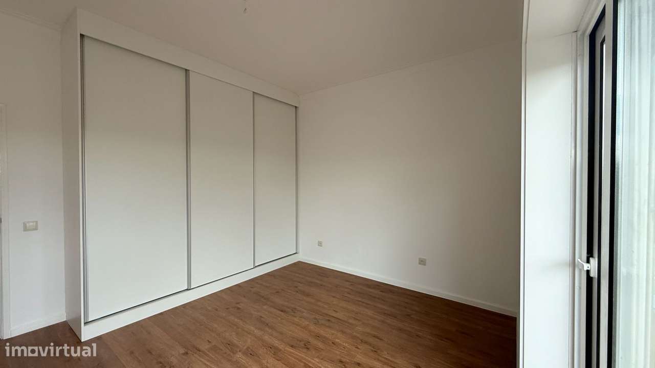 Apartamento T3 com garagem fechada em Águas Santas-9
