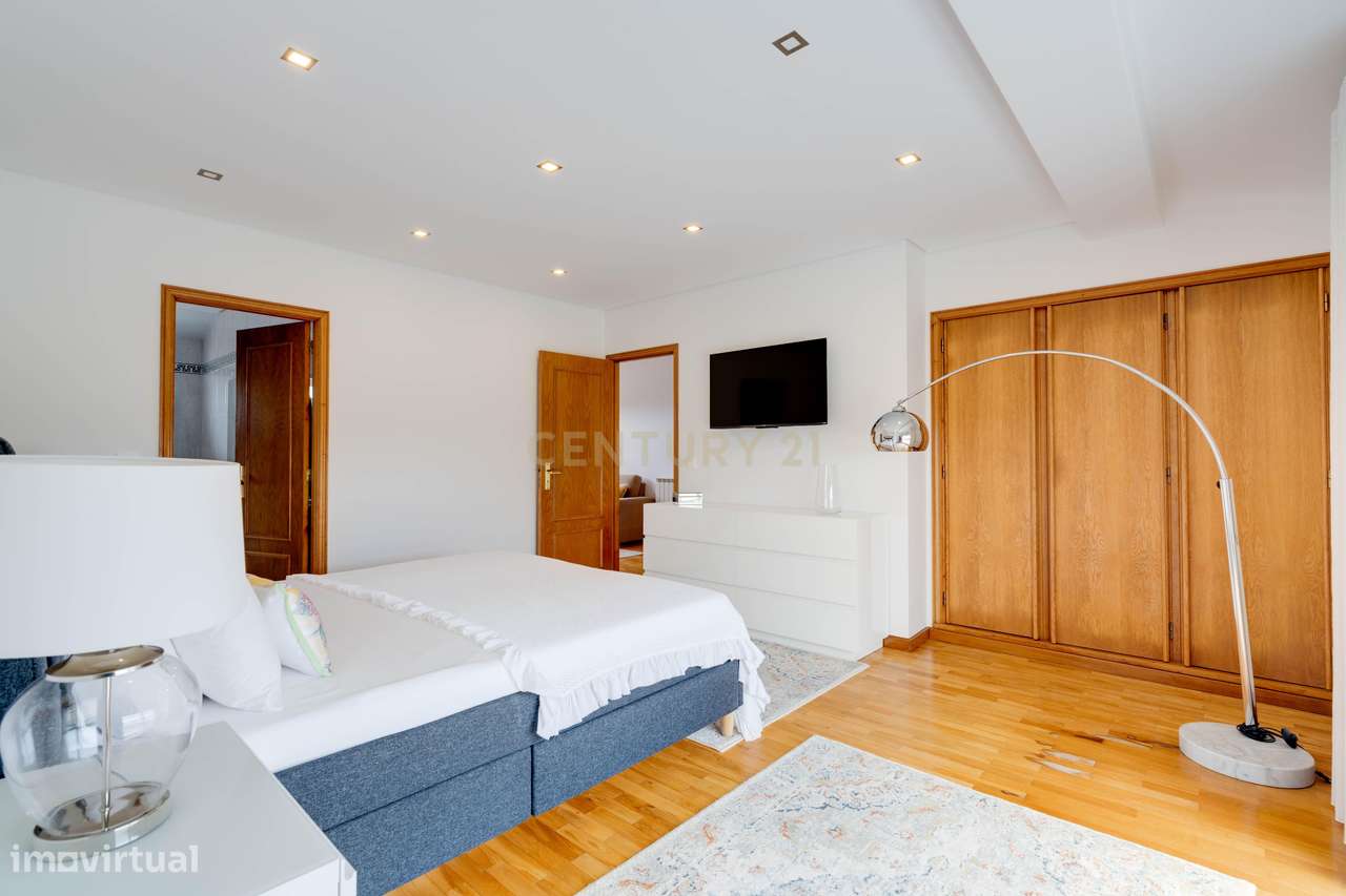 T2+2 Duplex c/ Sótão amplo (248m²) | S. Félix Marinha-22