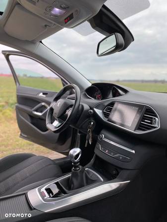 Peugeot 308 SW 1.6 BlueHDi Allure S&S - 23