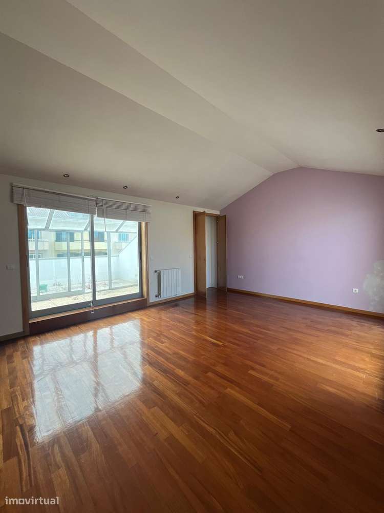Geminada com piscina, garagem e terraço em Canidelo-34