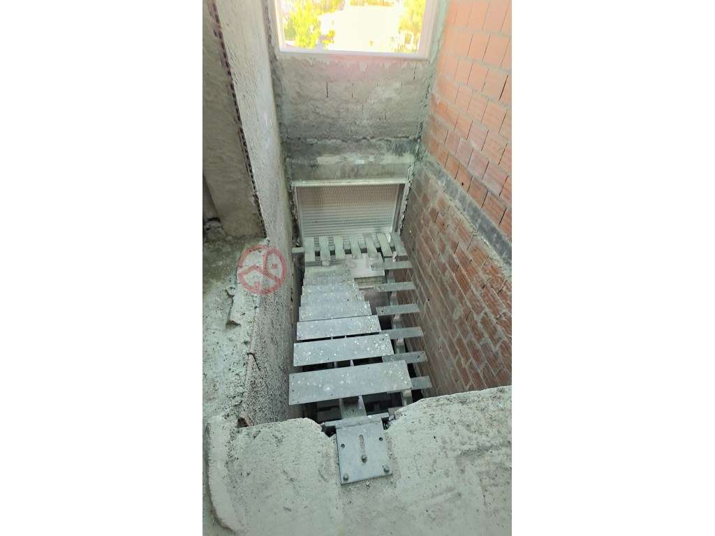 Terreno urbano com 1214m², com moradia edificada.-15