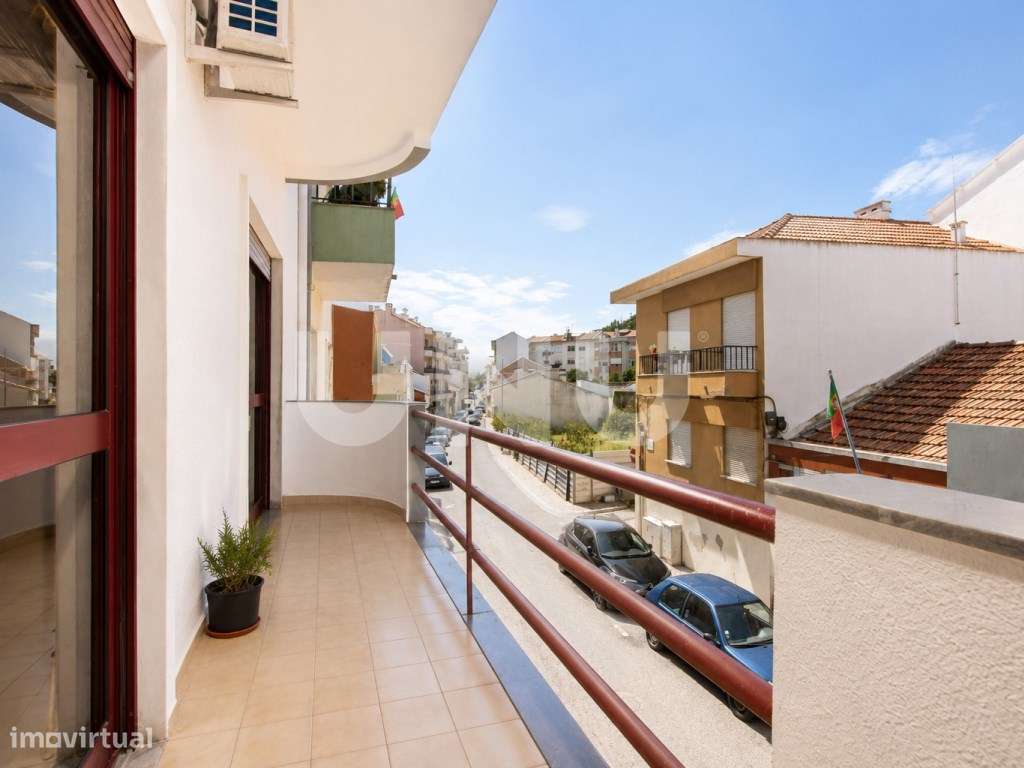 Apartamento T3, com terraço e lugar de estacionamento, no centro da...-8
