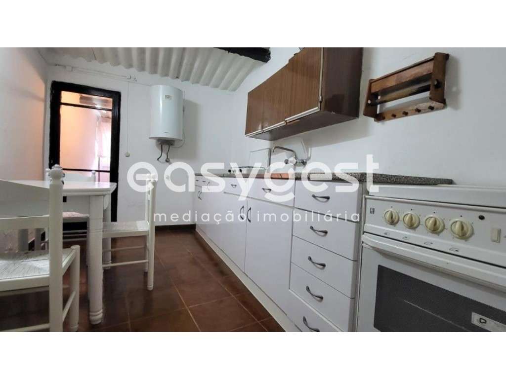 Moradia com 2 quartos e logradouro localizada em Alvito - Grande imagem: 4/12