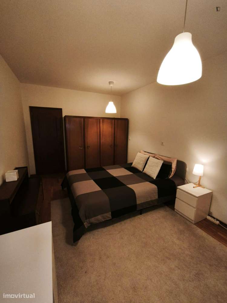 Quarto - localizado em Baguim do Monte Porto - Grande imagem: 5/10