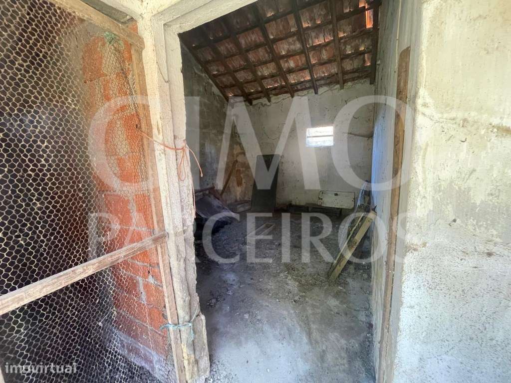 Moradia T4 para Remodelar em Oliveirinha + Terreno a poucos minutos...-5