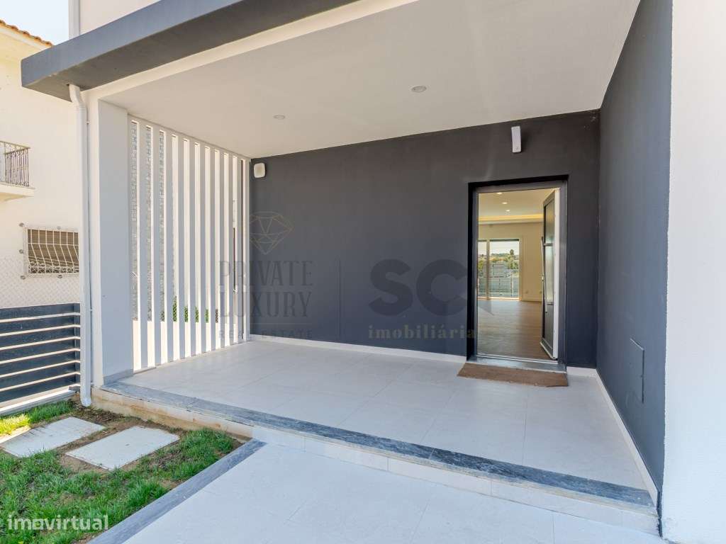 Moradia T4 no Feijó, Almada | Piscina e Garagem - Grande imagem: 4/46