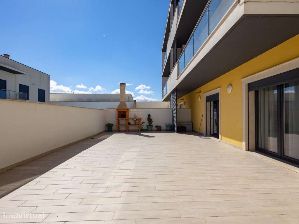 Apartamento T2!Terraço! Garagem!-0