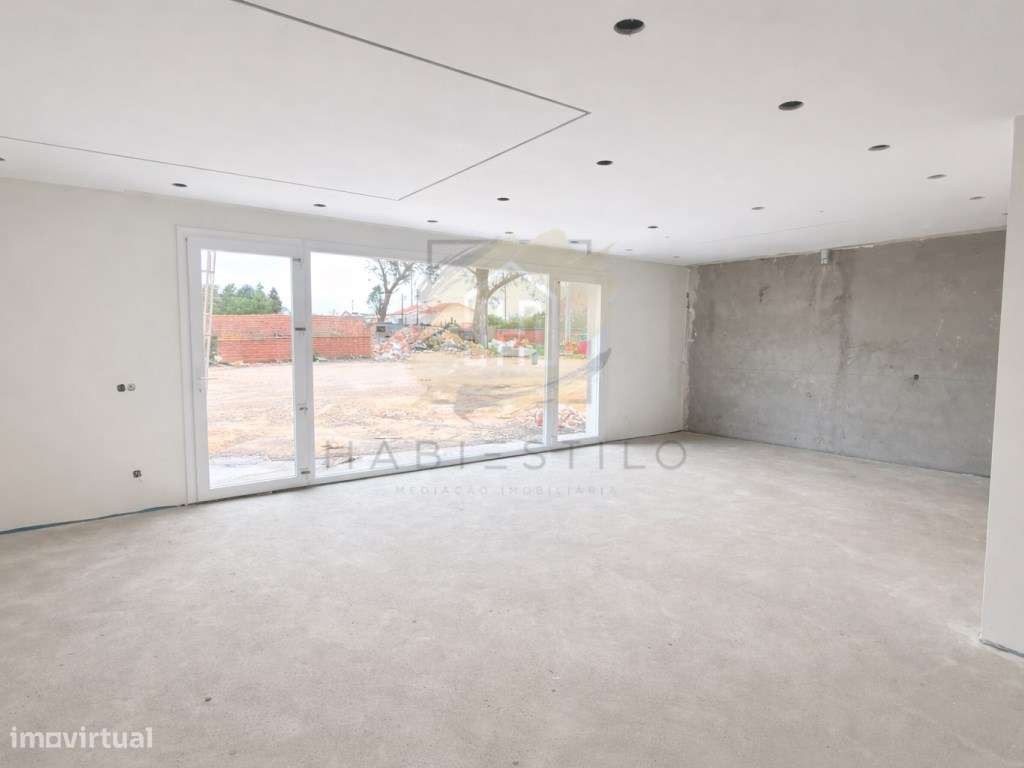 Moradia moderna com piscina, Suites e acabamentos de alta qualidade-4