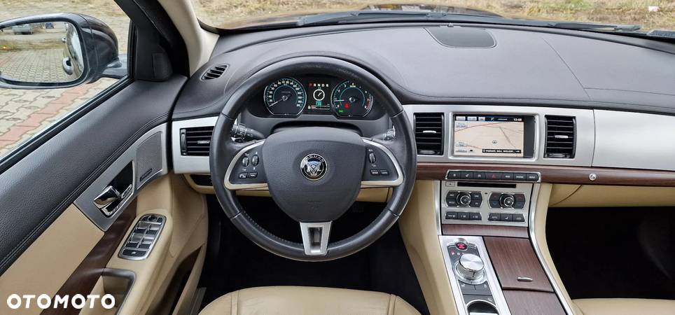 Jaguar XF 2.0 T Luxury - 21