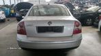 VW Passat 3B B5 xenon 2.8 V6 30V 193cv 4motion de 2001 para peças - 4