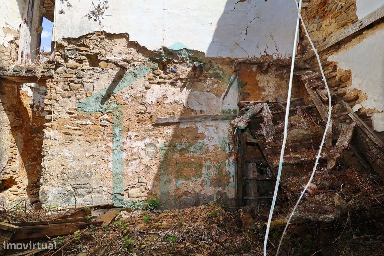 Moradia para recuperar 323 m², dois pisos, 25 minutos de Torres Vedras-17