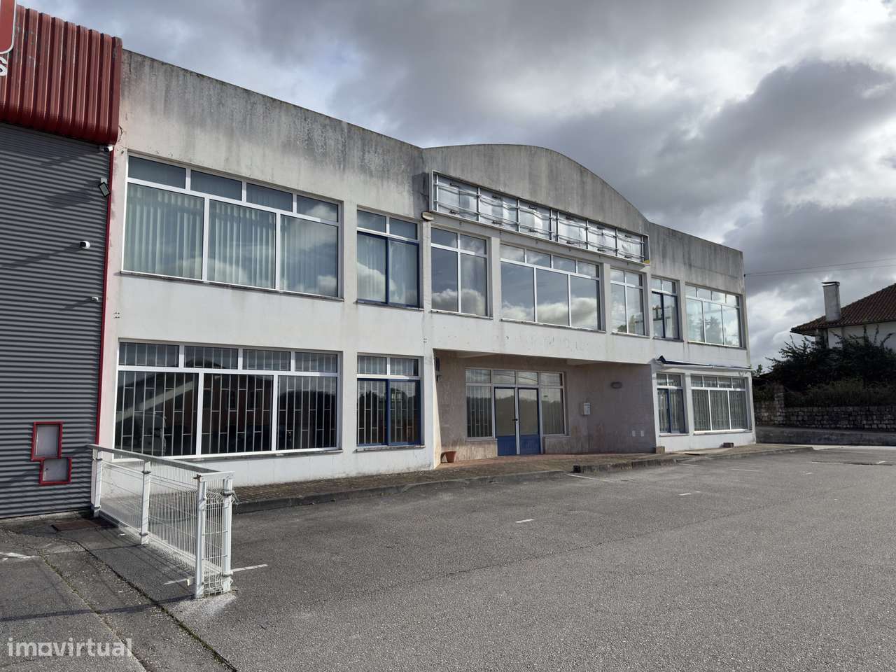 Armazém próximo de Pombal com 800 m² + escritórios (2 pisos) - Grande imagem: 2/19