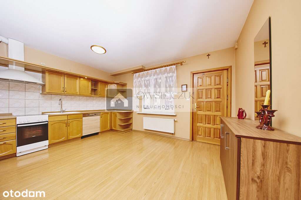 Dom Centrum, zadbana posesja, budynek gospodarczy - Pełny obrazek: 5/19