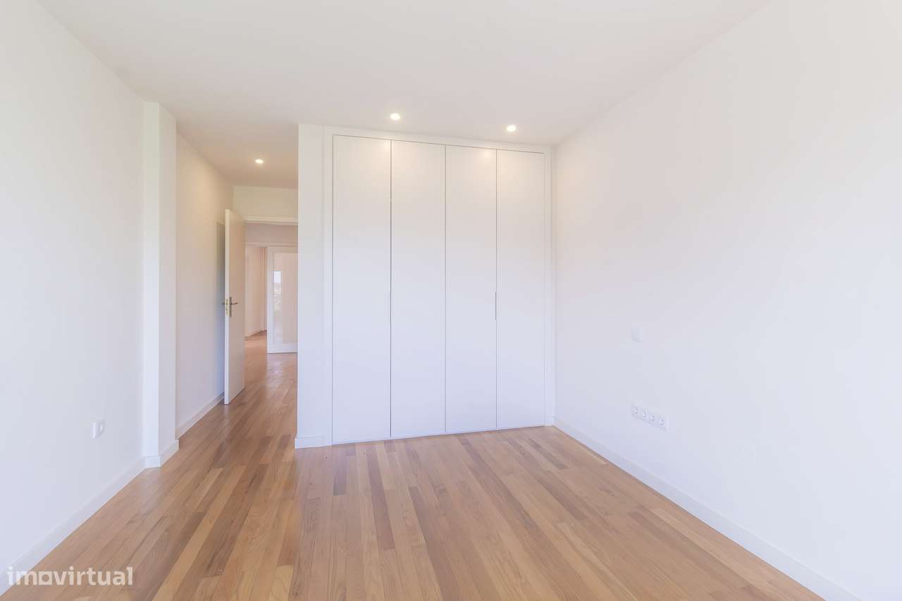 Apartamento T3, excelentes áreas 240m2 + garagem 31m2 + arrumos 4m2-44